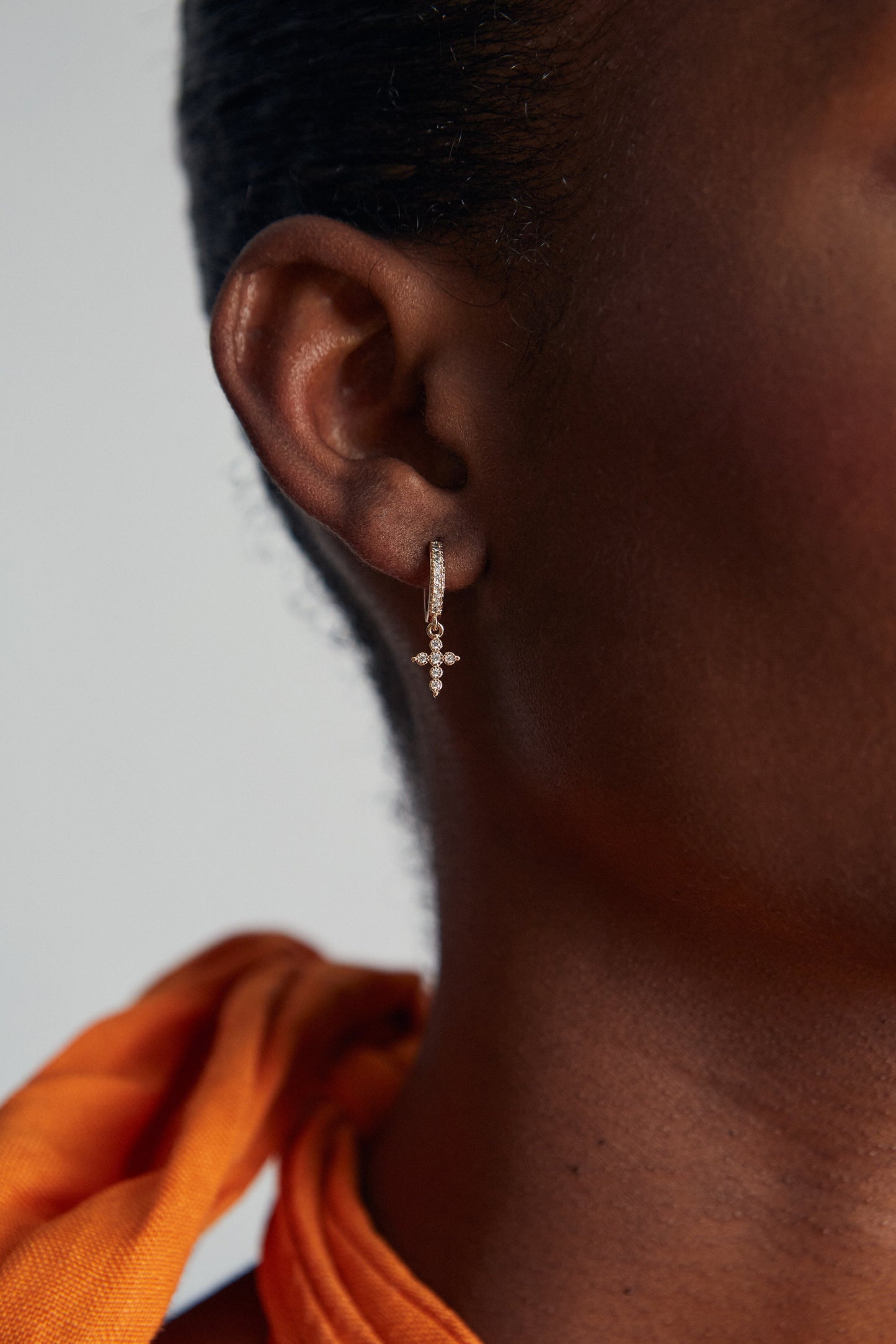 SHINY CROSS SINGLE EARRING