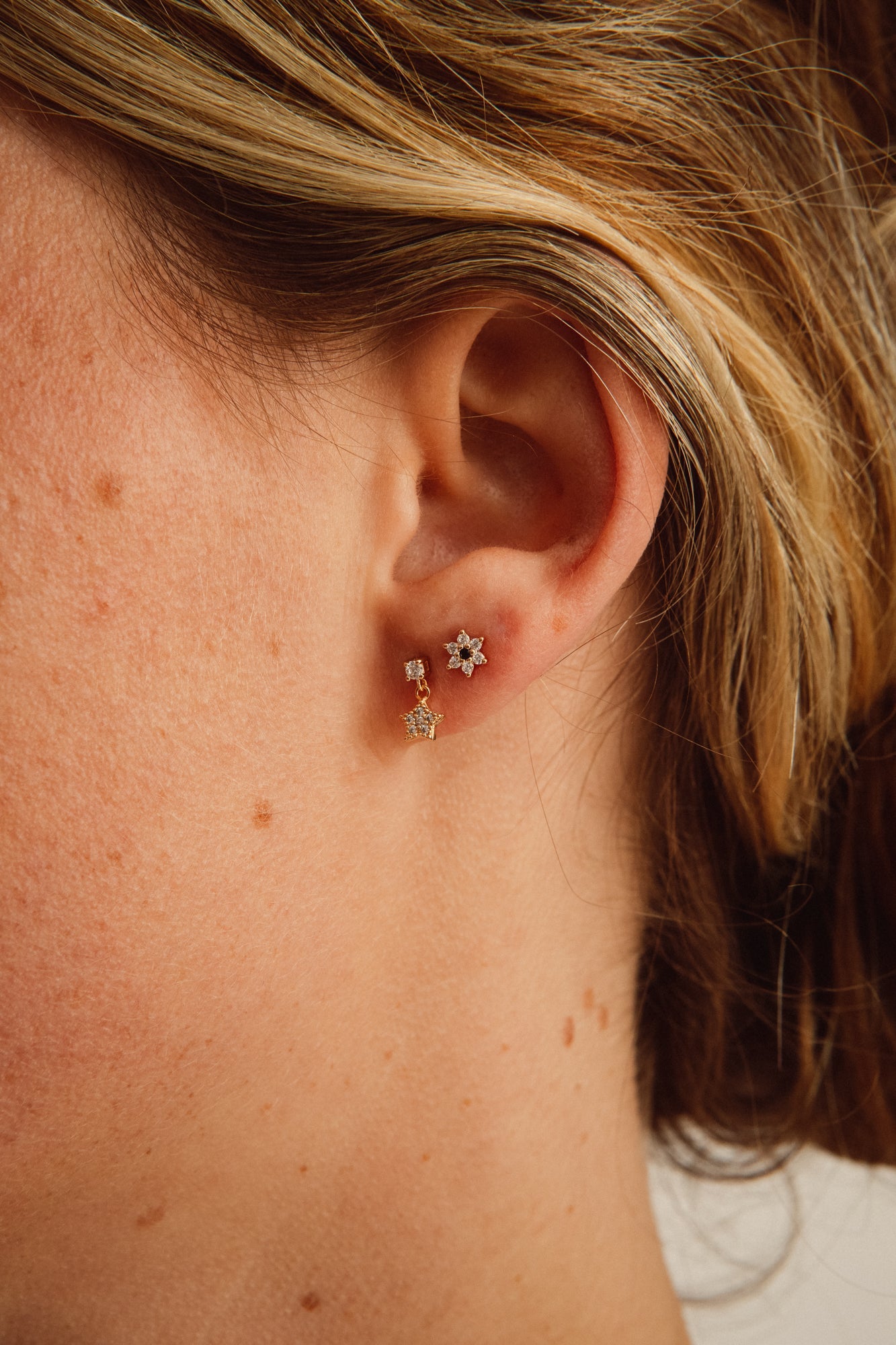 CIRCONITA FLOWER SINGLE EARRING