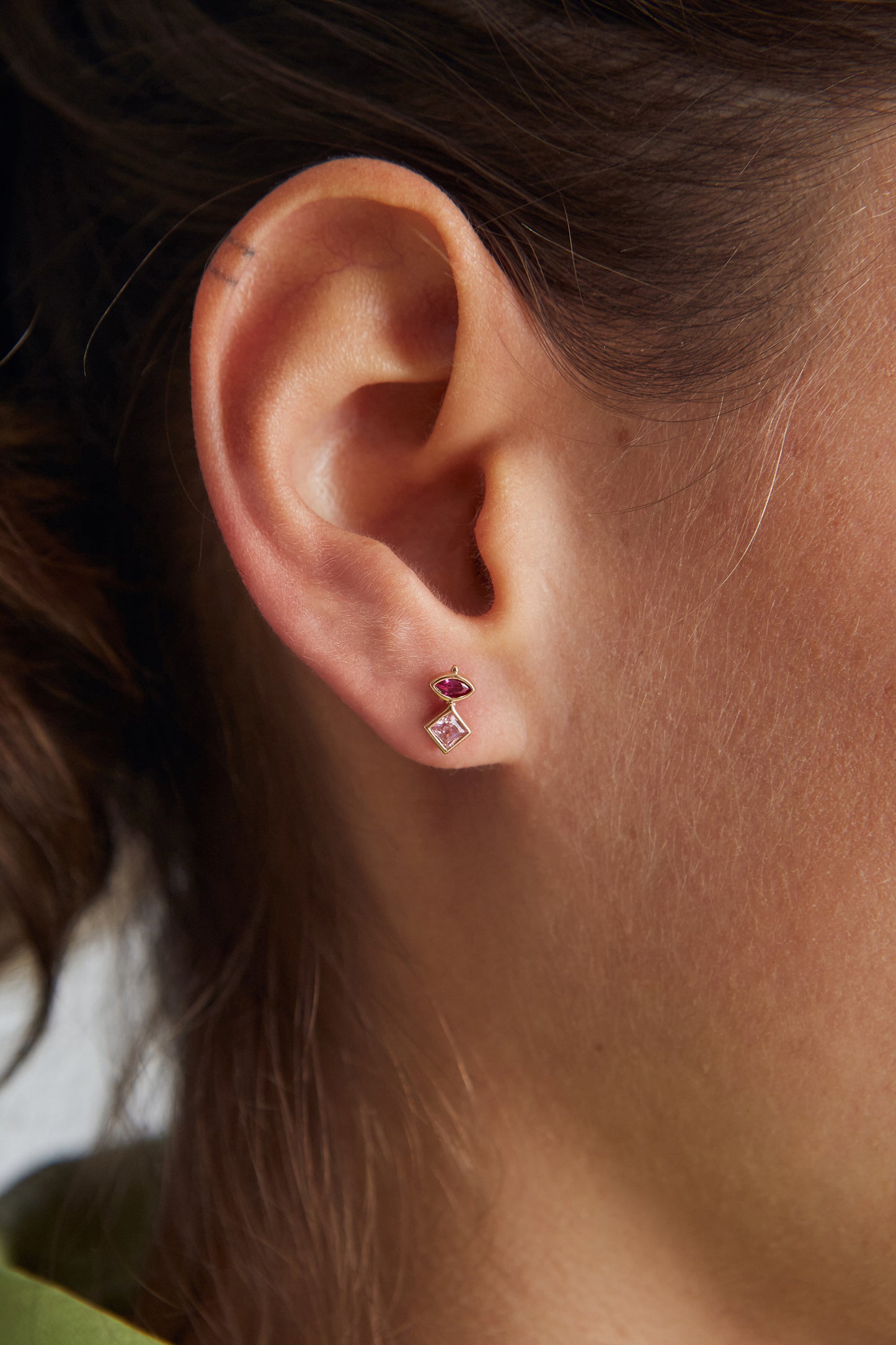 GREEN TRIANGLE SINGLE EARRING