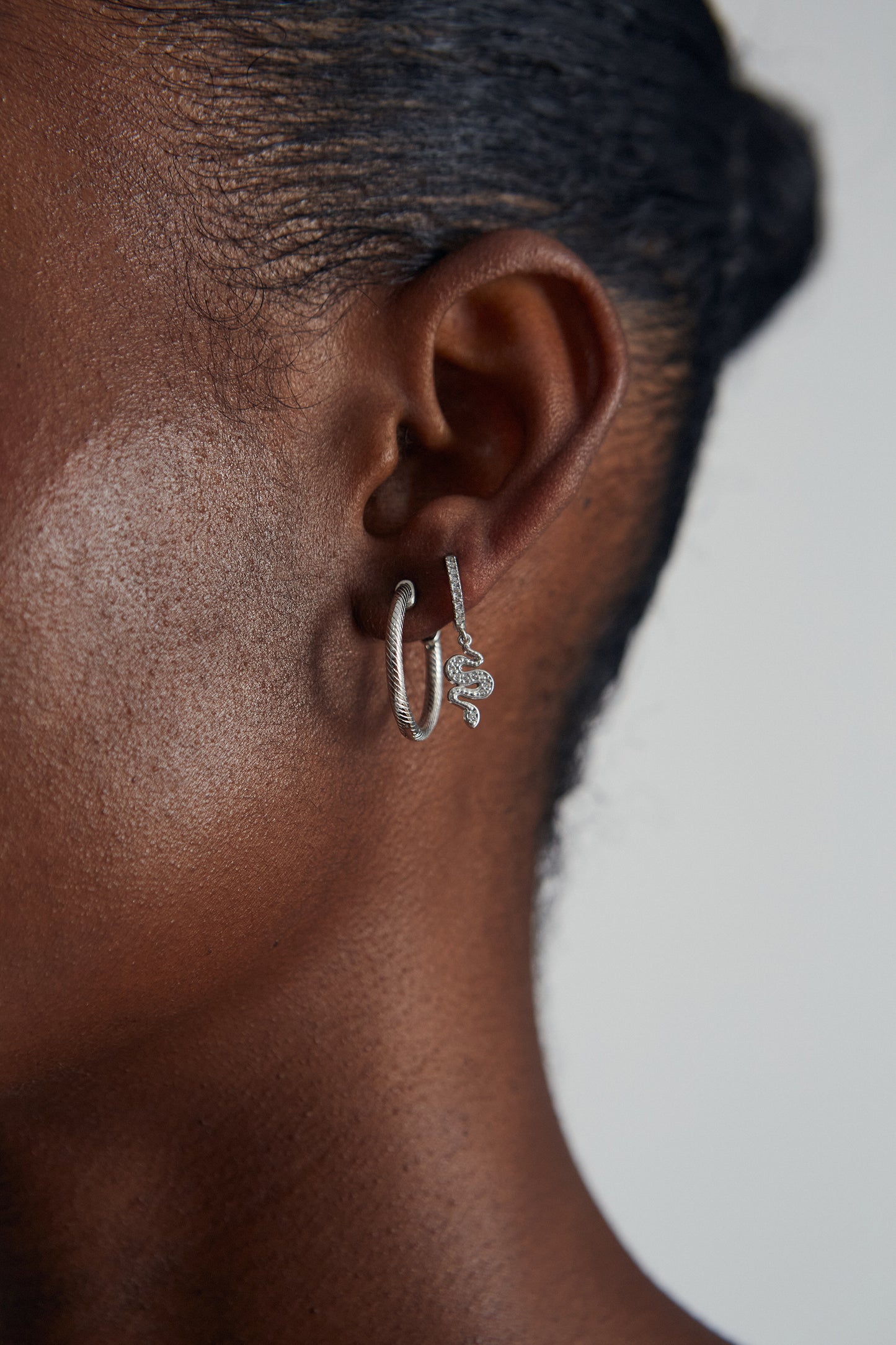 SHINY SNAKE SINGLE EARRING