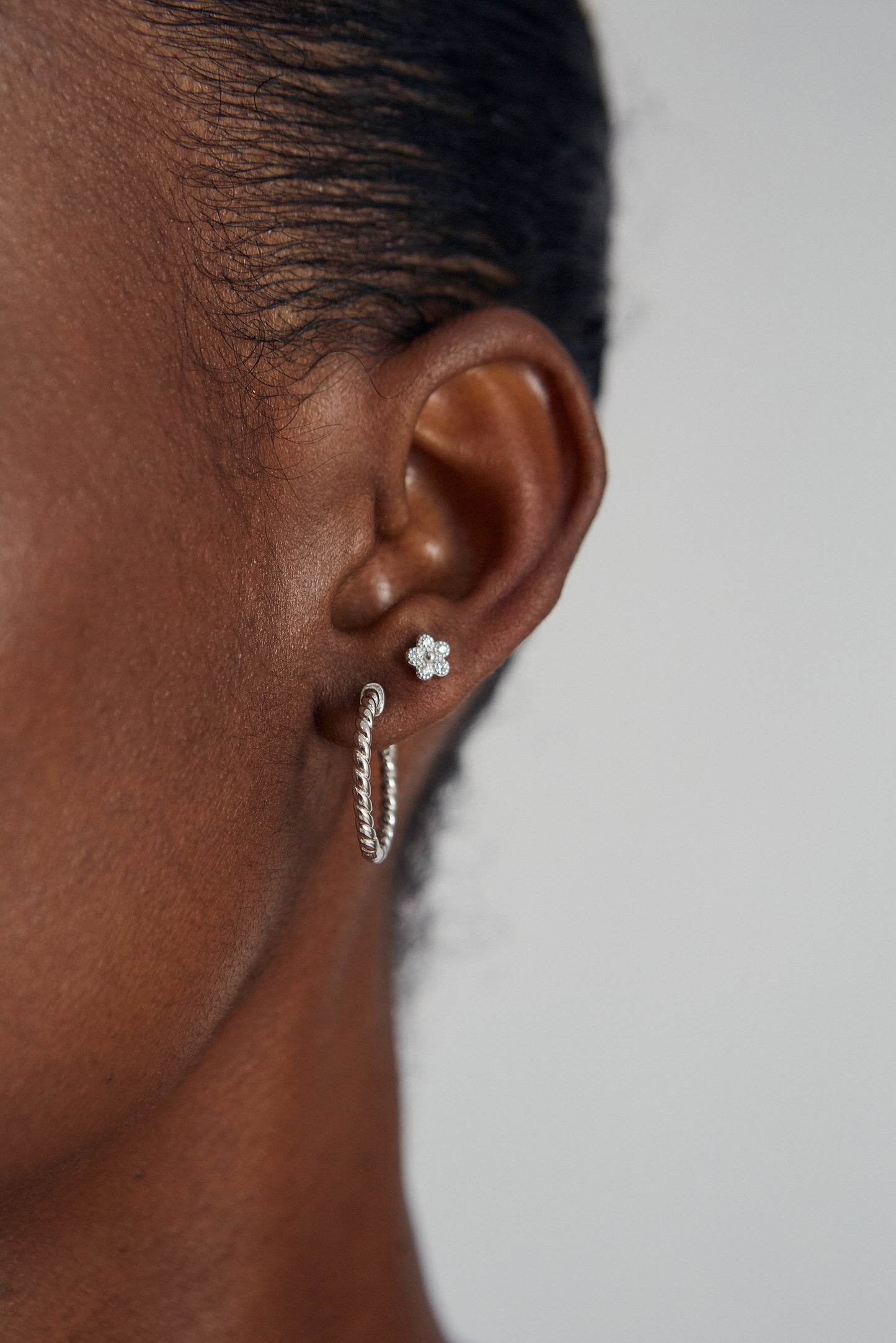 CLASSIC FLOWER SINGLE EARRING